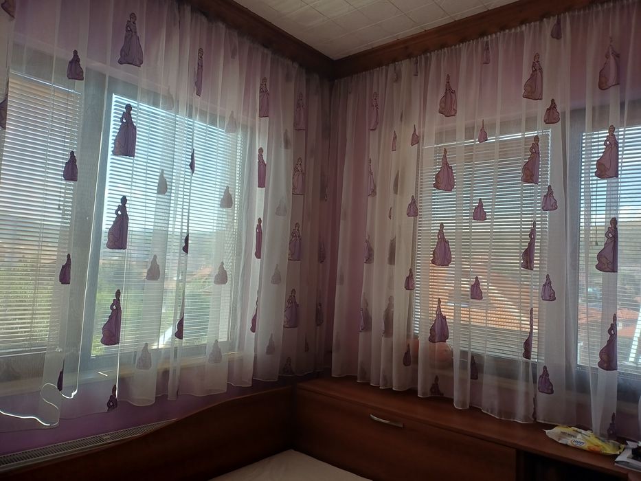 Продавам пердета