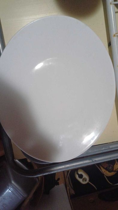 Посуда за ресторант,чинии,чаши,вилици ,ножове