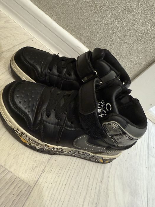 Отдам ботинки 27-28р