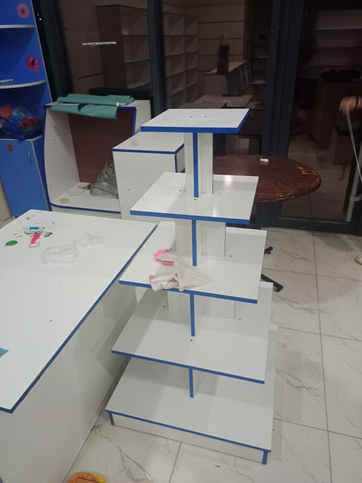 Продам витрину в магазин