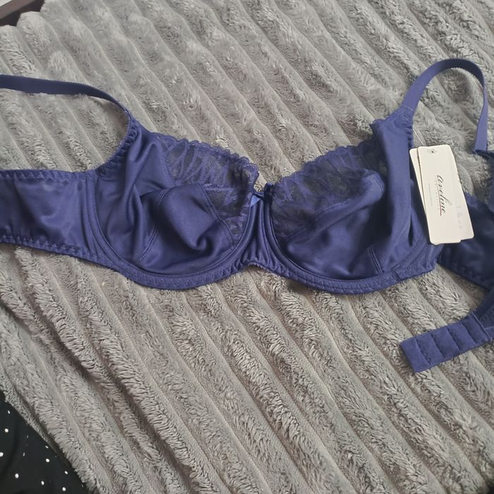 продам бюстгалтер новый