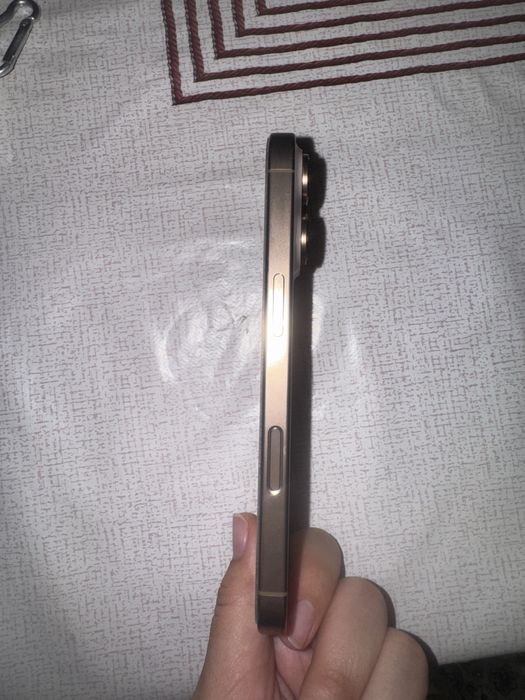 Продаю Iphone 16 pro