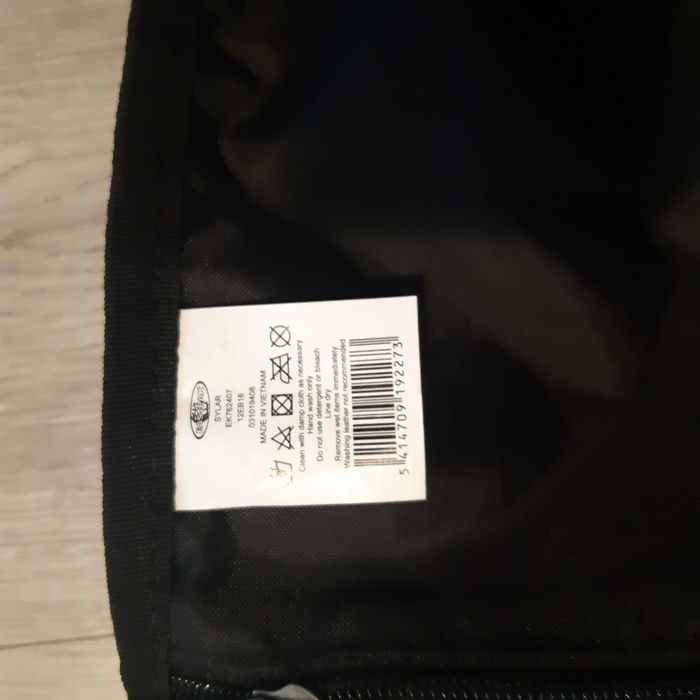 Geanta/borseta "EastPak" crossbody unisex mica, NOUA !
Made in Vietnam