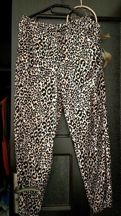Pantaloni de vară foarte frumoși!!! 30lei oricare pereche!