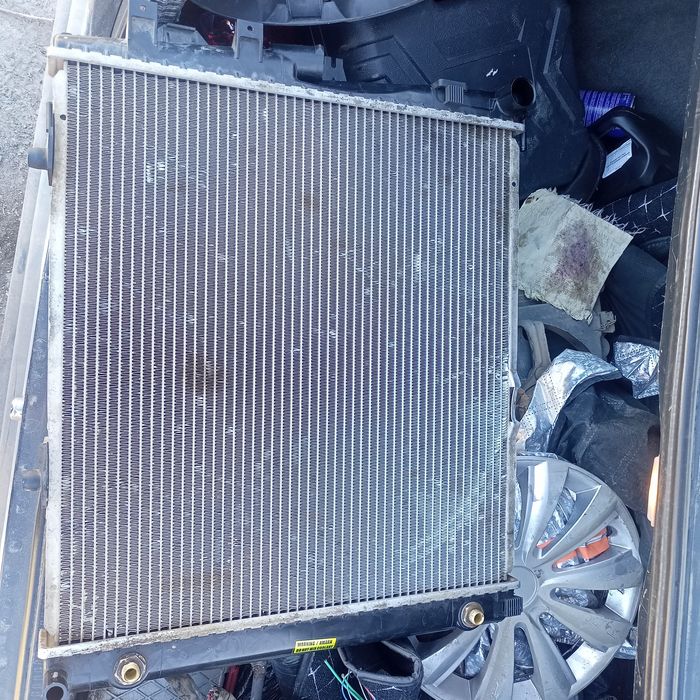 Продам радиатор охлаждения мерс 124