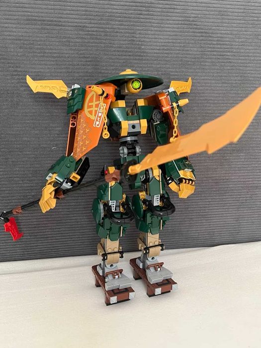 Lego Ninjago 71794: Lloyd and Arin's Ninja Team Mechs
