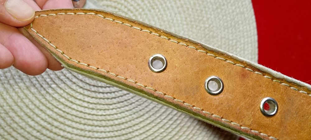 Кожаный ошейник для собаки.