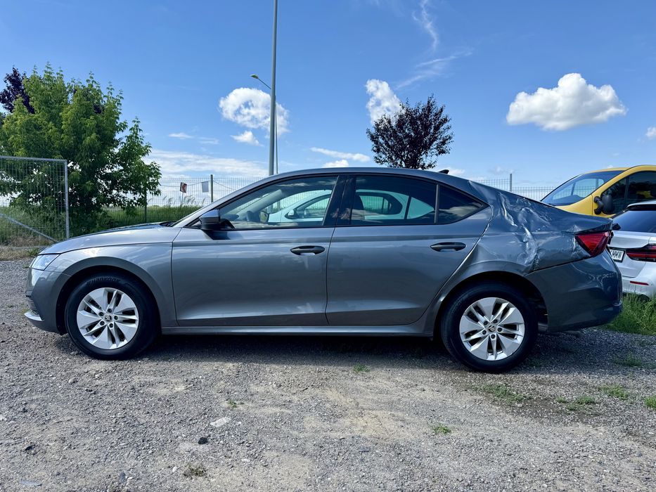 Skoda Octavia 2024 1.5tsi 150cp 32000km avariat