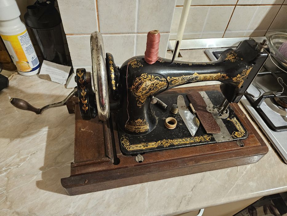 Vănd mașină de cusut veche din 1904