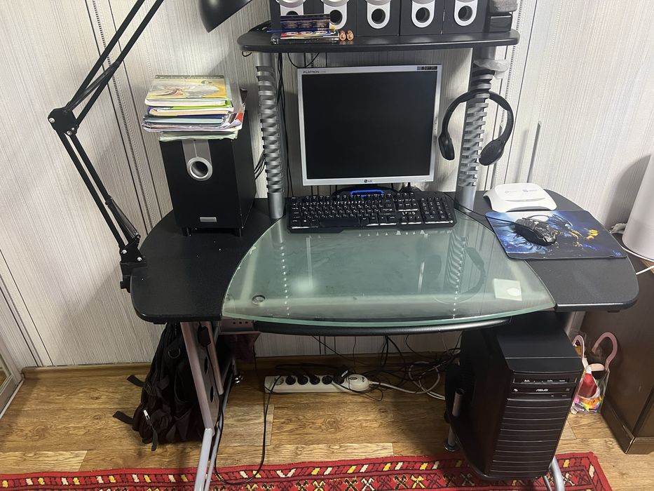 Компьютерный стол