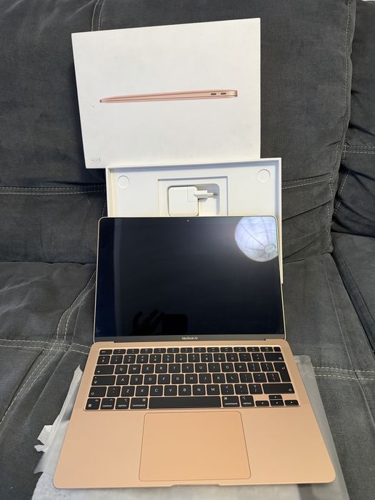 20 cicluri MacBook Air M1 Gold 8GB 256GB Layout INT