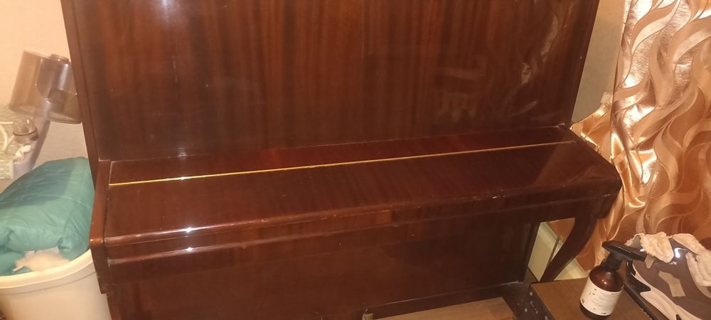 Продаю пианино Ласточка