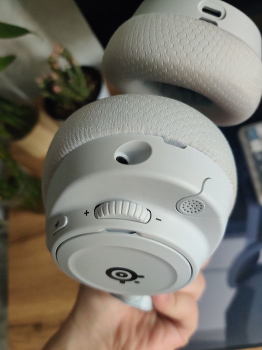 Продается Steelseries arctis nova 7p