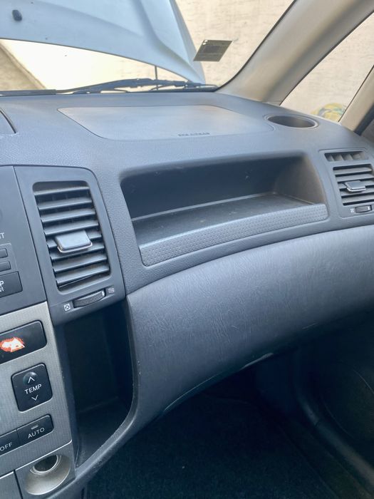 Продавам Тойота Корола Версо