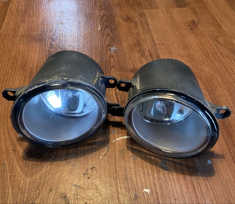 Фары противотуманные TOYOTA LEXUS.