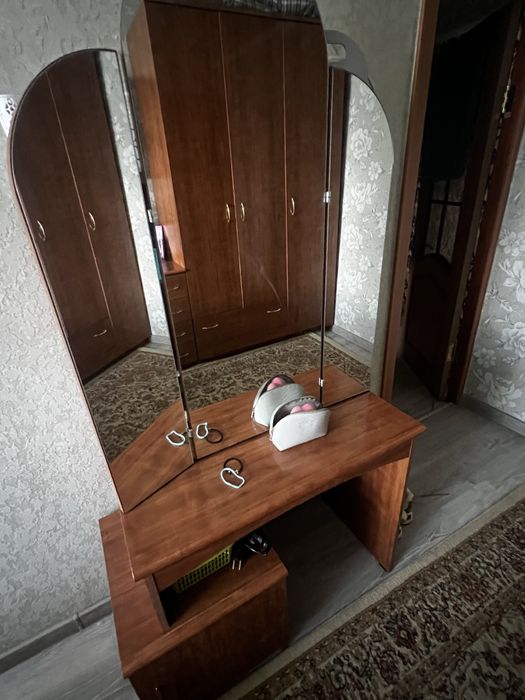 Спальный гарнитур б/у