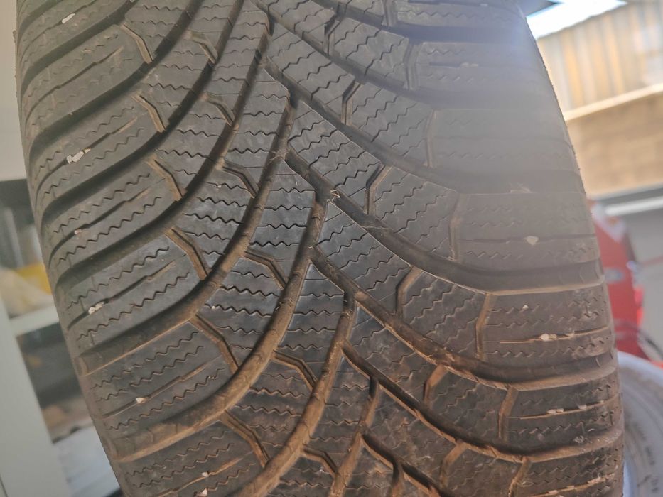 4бр.зимни гуми 215/60/17 Bridgestone