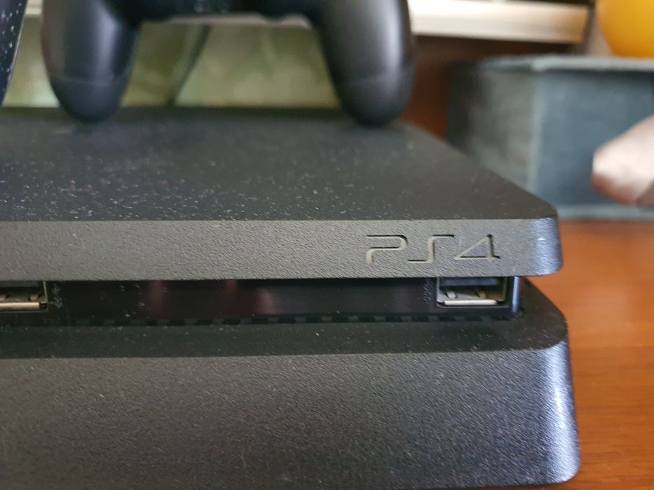 Продам ПлайСтейшен.4 Версия с 2 джойстика .в отличном состоянии. 1 ТБ.