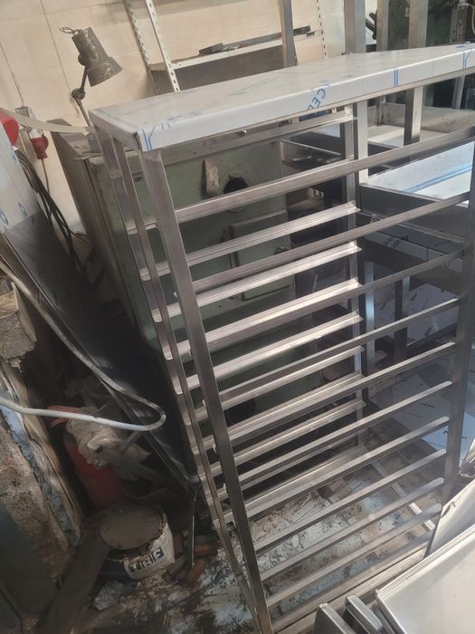 Producător Polițe și Rastele INOX Profesionale – Mobilier Horeca la Comandă