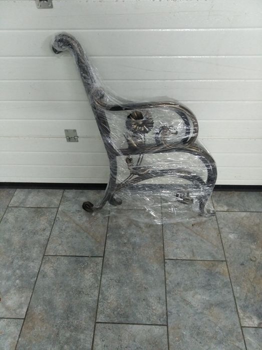 Bănci.mese.balansoare. băncuțe fier forjat