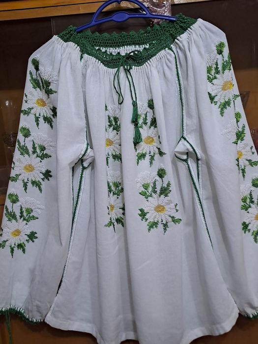 Cămașa națională cusuta cu margele
