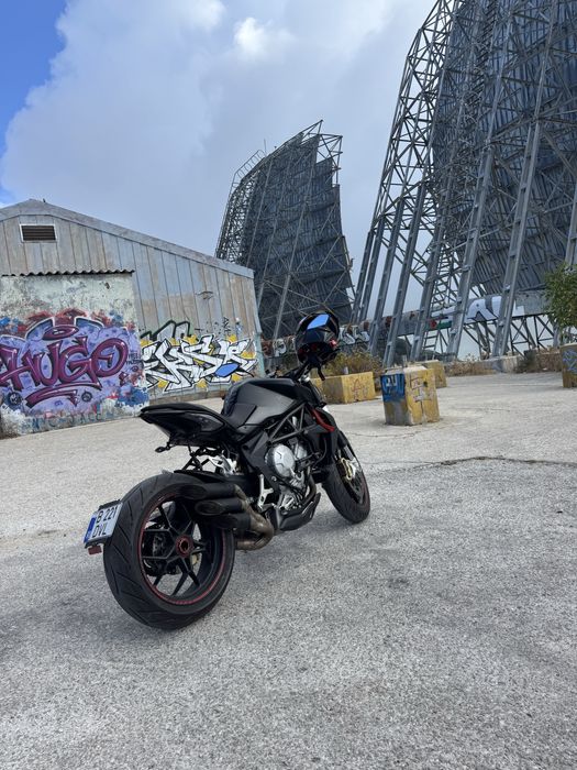 MV Augusta Brutale Dragster 800RR nu Ducati / Aprilia