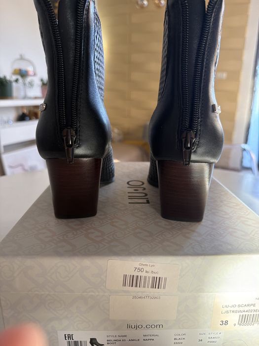 Botine negre din piele LiuJo