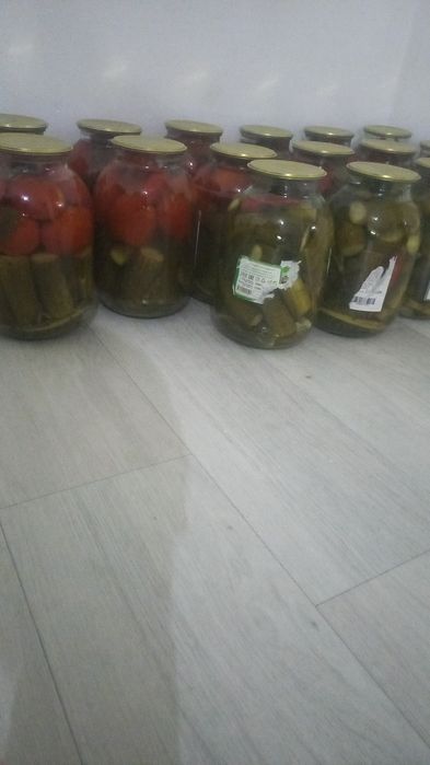 Компот, солёный огурцы помидоры