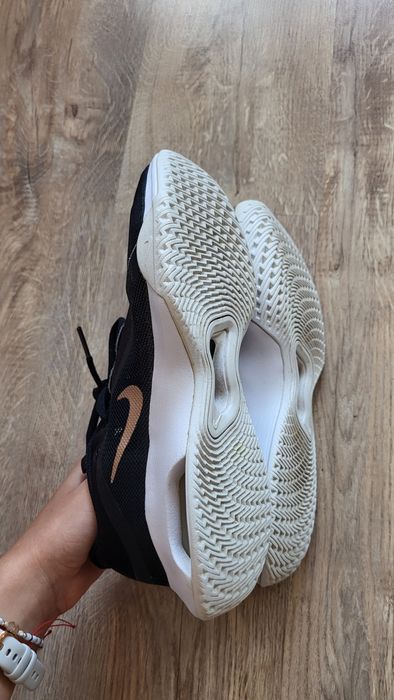 Дамски Маратонки Nike
COURT AIR MAX VOLLEY