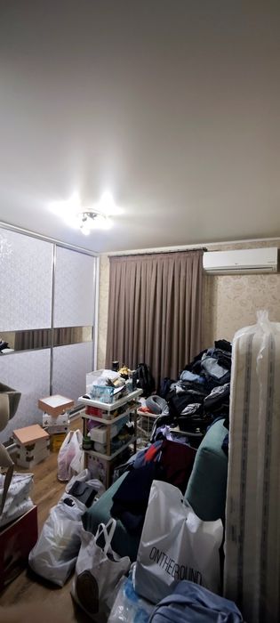 продается 3-комнатная ,второй этаж .