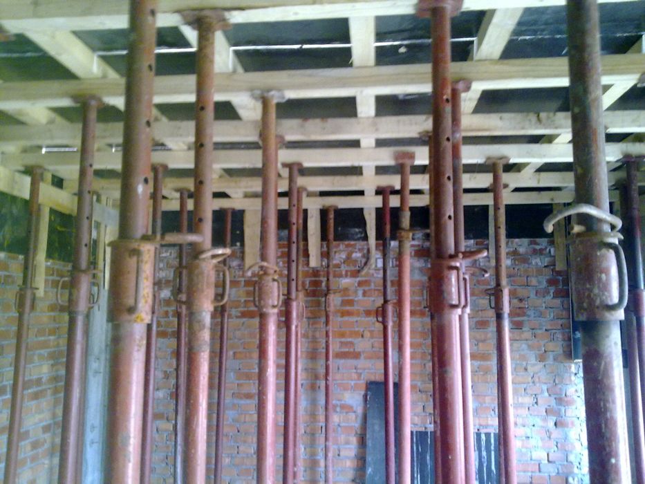 Închiriere popi metalici si schela metalica