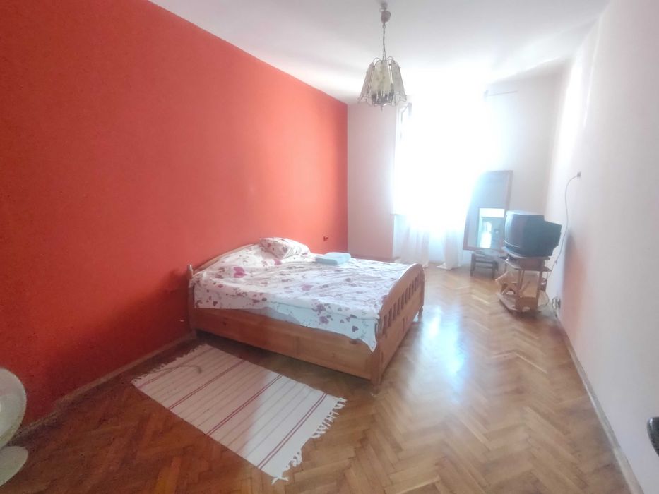 Дава се под наем Тристаен апартамент в Добрич, Кралска зона - 87 кв.м за 612 € - Снимка #5