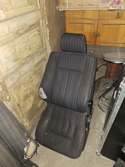 Продам сиденья передний от мерседес 124