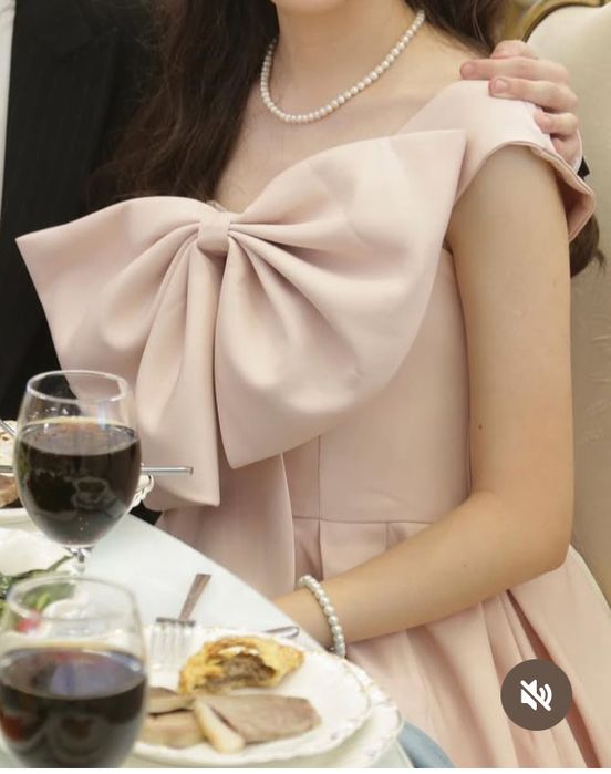 Вечерное платье с бантом