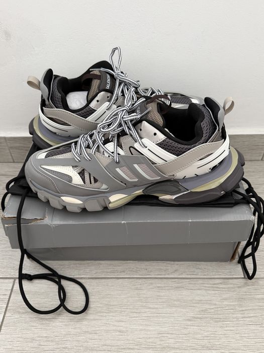 Balenciaga track
