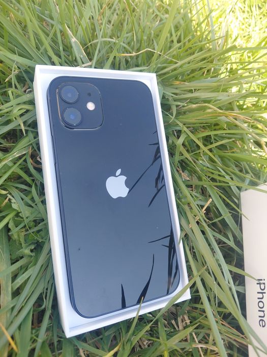 Телефон IPhone 12