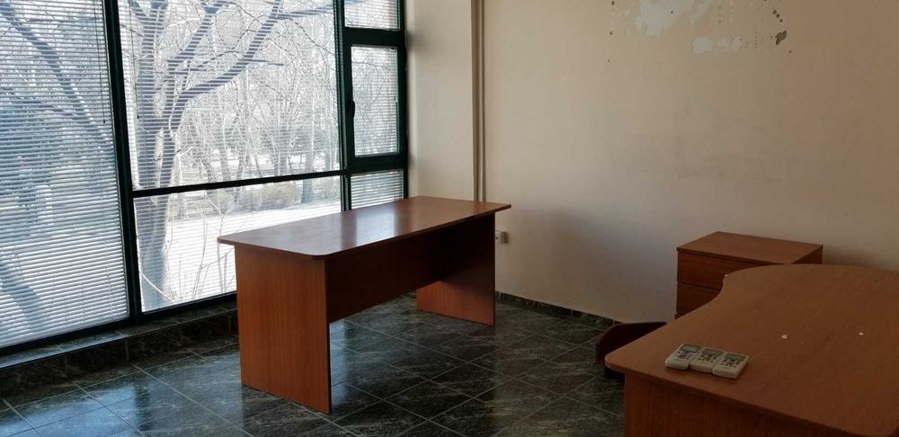 Офис Червен площад Варна -Кателиев