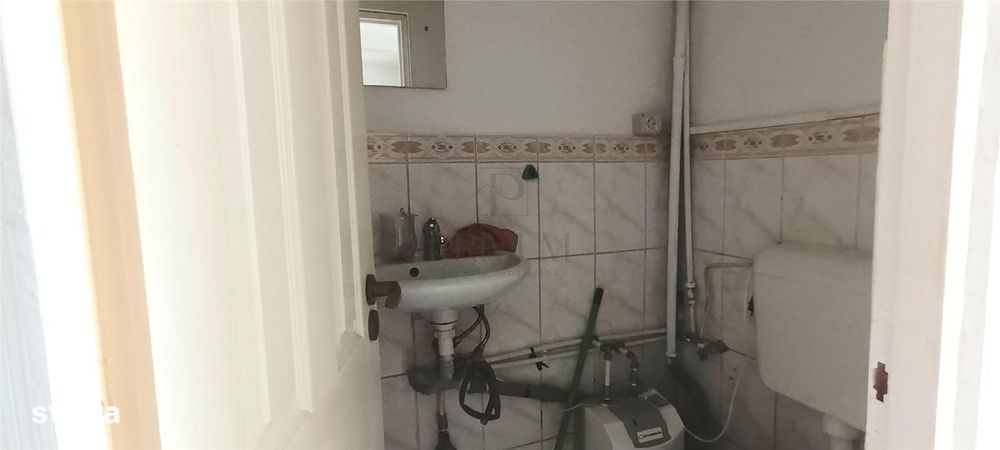 Spatiu comercial  cu vitrina  mare - Dambovita