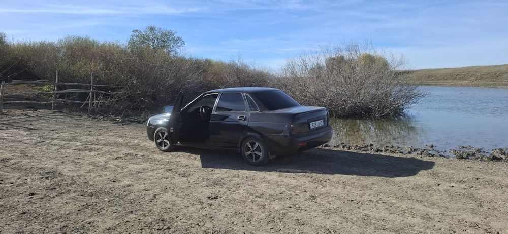 Продам приору  2011