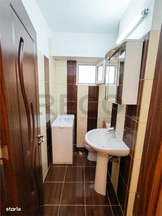 RECO Apartament renovat cu camere Decomandat cu lift