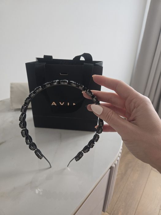 Чисто нова диадема АVIN с черни камъни