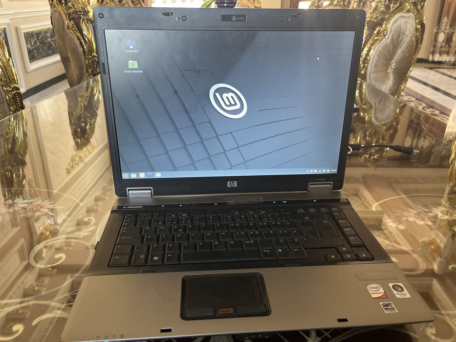Laptop HP functioneaza perfec