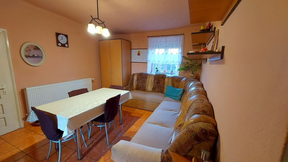 Vând 2 case în Chișineu Criș (schimb cu casă în Arad)