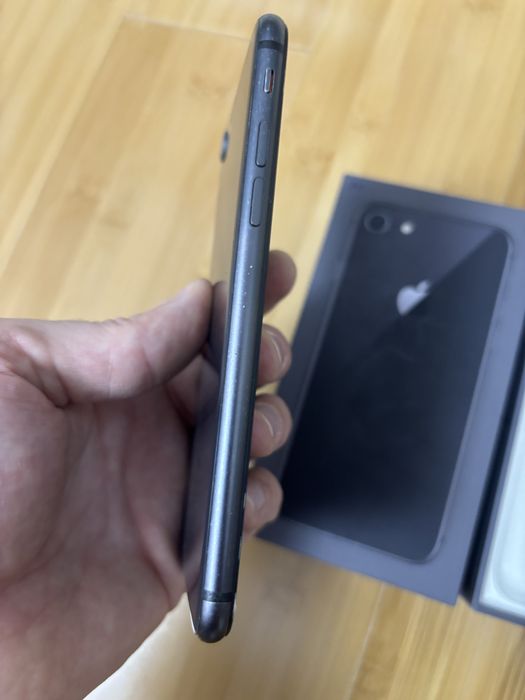 Vand iphone 8  64gb