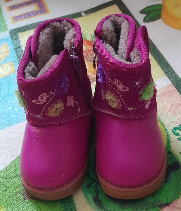 Қыз балаға жылы аяқ киім