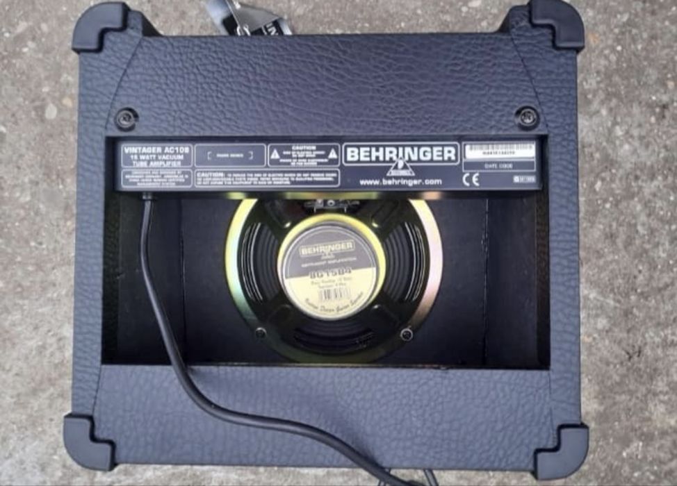 amplificator chitara electrica  Behringer