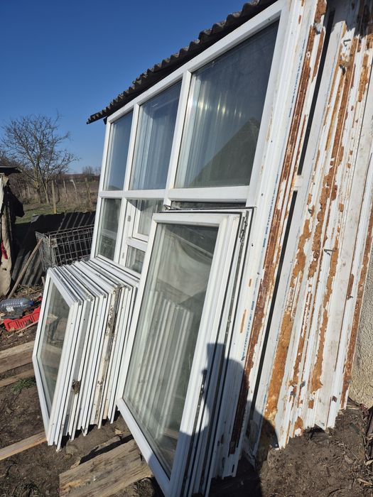 Geamuri mari 2,56 lațime pe 2,8 inaltime la 950 lei bucata