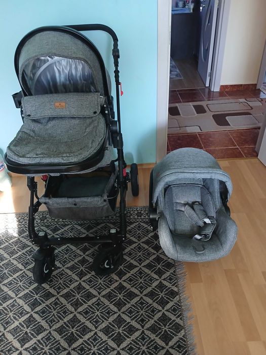 Продава се бебешка количка със зимен и летен кош