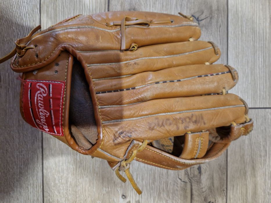 Vand manusi de baseball