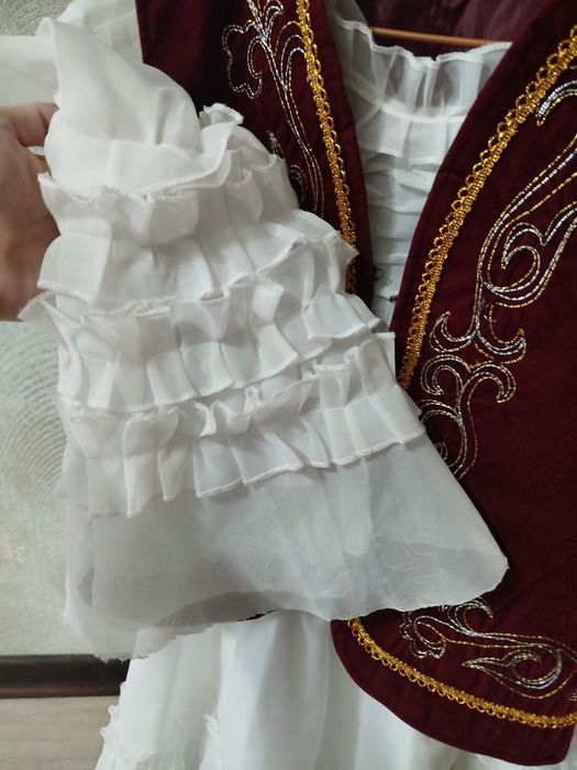 Продам платье с жилетом